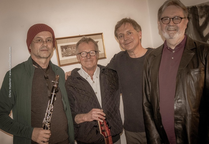 Männer mit Instrumenten